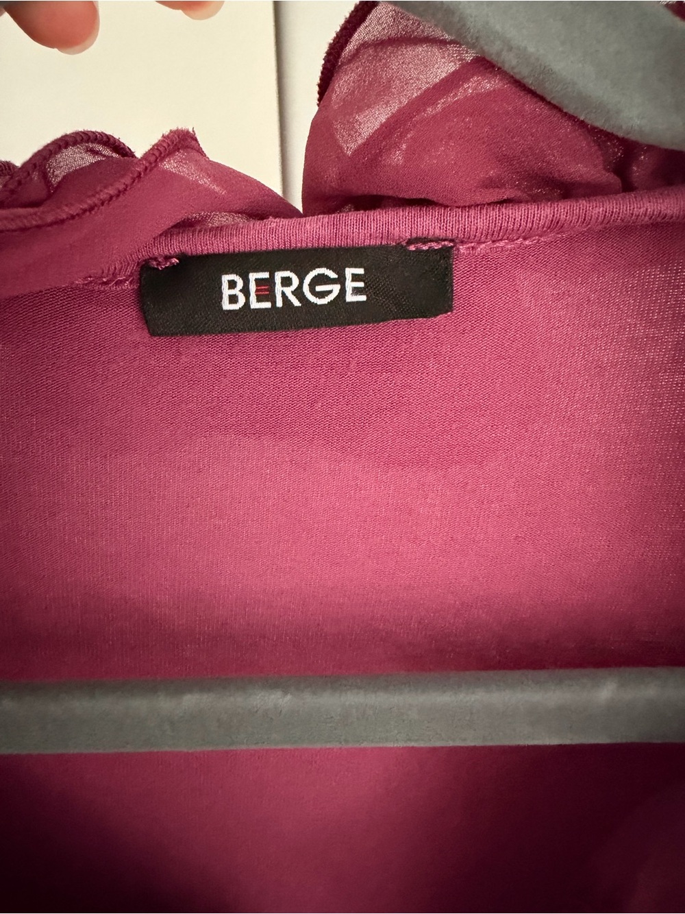 Erge Shoulder Bag in Deep Magenta